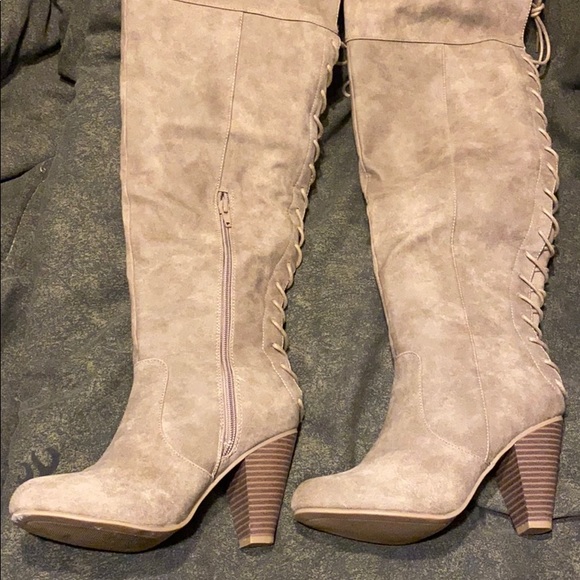 Tan over the knee heeled boots - Picture 1 of 3